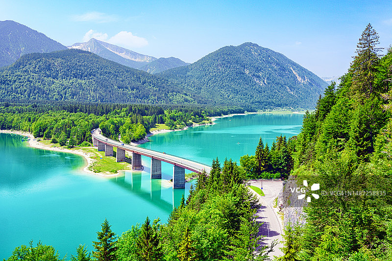 德国锡尔文施泰因湖上的桥图片素材