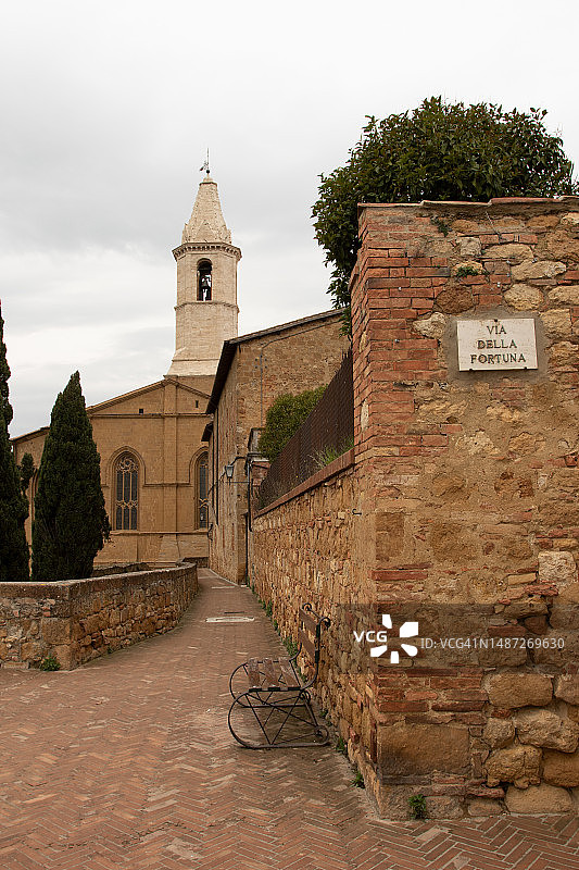 皮恩扎，幸运之路，圣奎里科-多尔恰，托斯卡纳图片素材