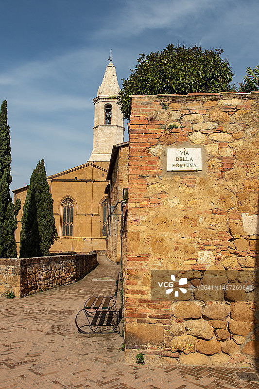皮恩扎，幸运之路，圣奎里科-多尔恰，托斯卡纳图片素材