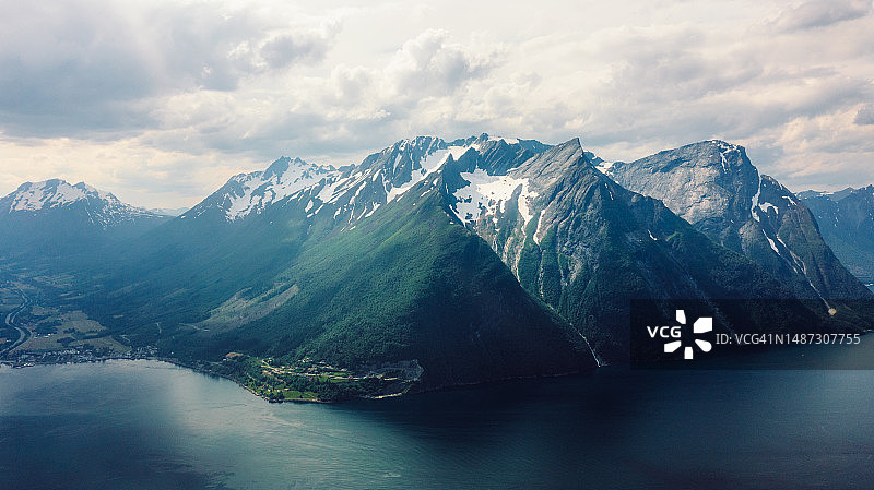 航拍挪威约伦峡湾夏日风光图片素材