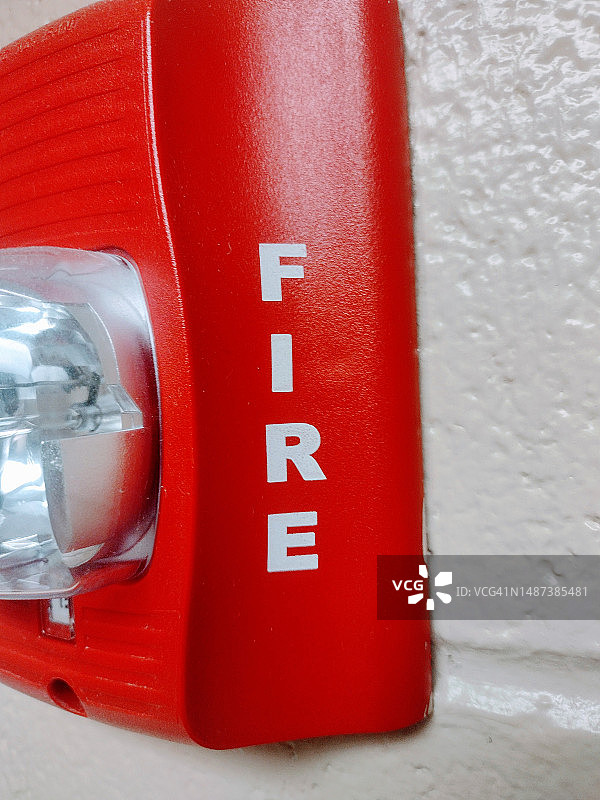 红色火灾警报器特写图片素材