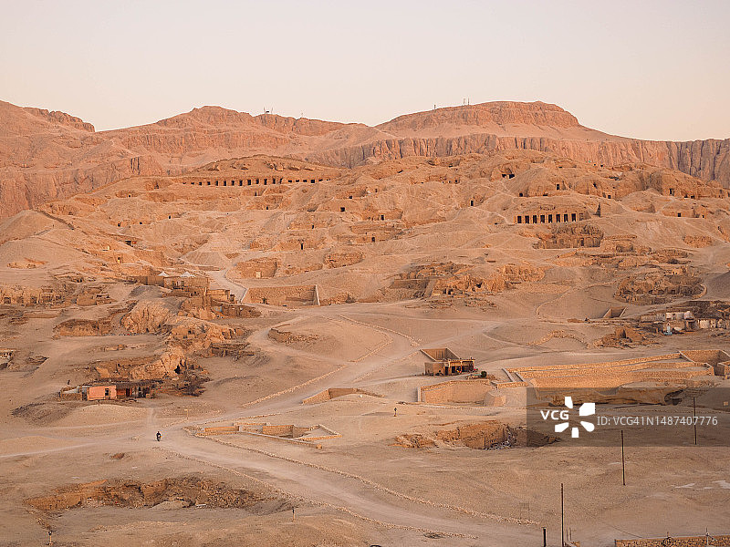 从热气球上俯瞰埃及卢克索西岸图片素材