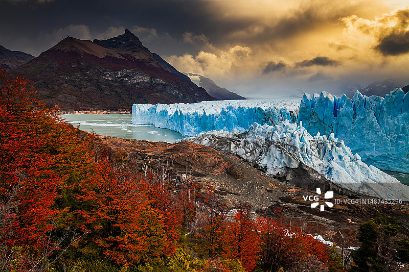 秋季阿根廷巴塔哥尼亚莫雷诺冰川国家公园图片素材