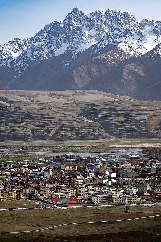 四川甘孜龙 youth cole 寺景点村庄山景图片素材