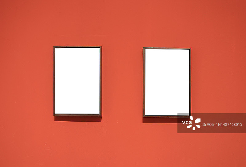 墙上的空白相框图片素材
