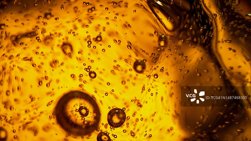 金色啤酒气泡特写图片素材