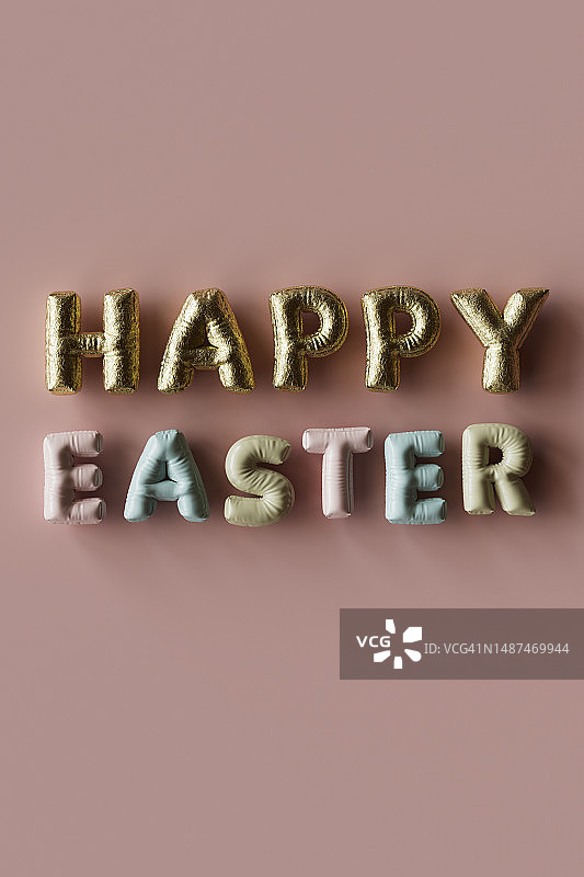 充气字母拼写“复活节快乐”的3D渲染图片素材