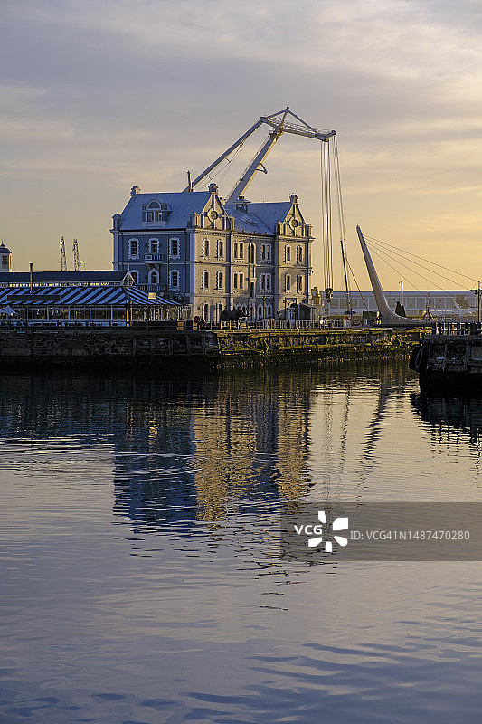 南非西开普省开普敦维多利亚和阿尔弗雷德码头酒店黎明景色图片素材