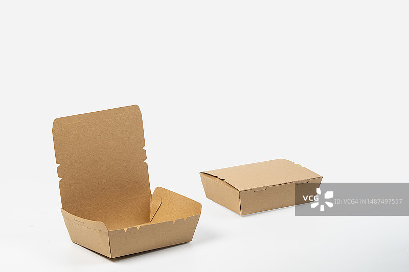 打开和关闭的牛皮纸汉堡盒样机图片素材