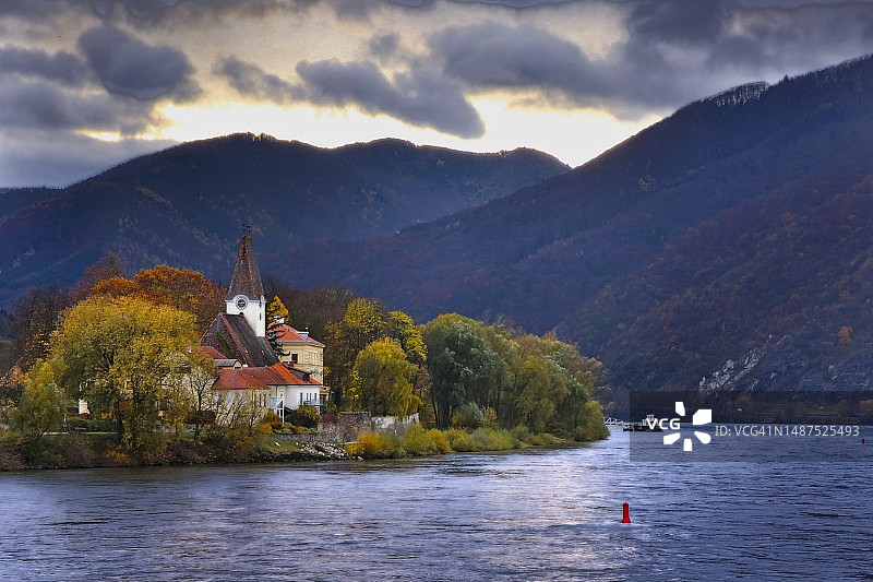 奥地利瓦豪河谷阿尔恩斯多夫镇图片素材