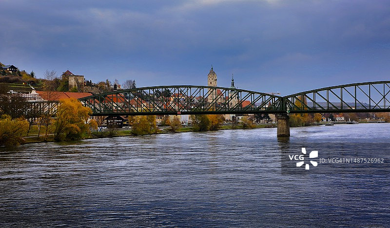 克雷姆斯多瑙河上的桥图片素材