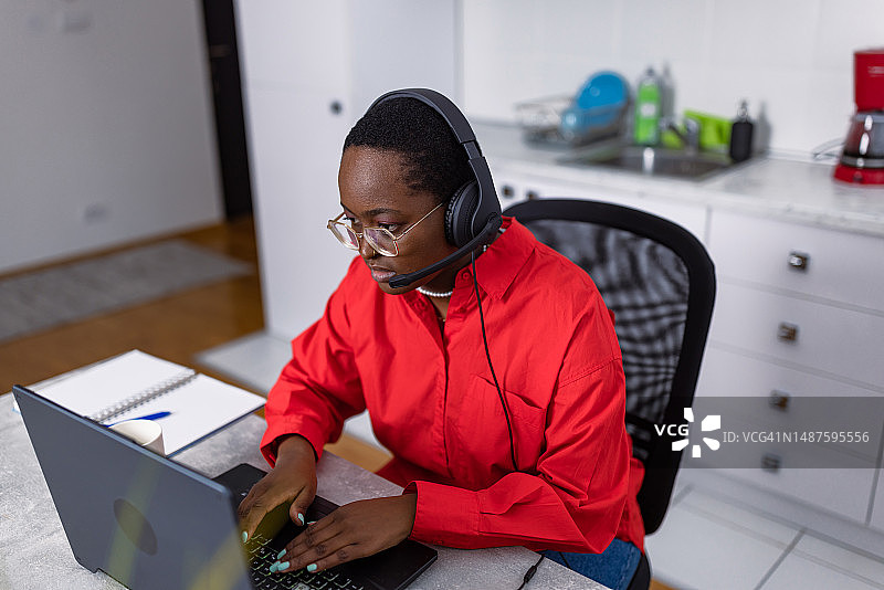 使用笔记本电脑图片素材