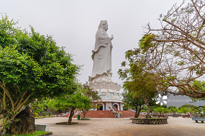 岘港灵应寺：世界各地游客的信仰中心图片素材