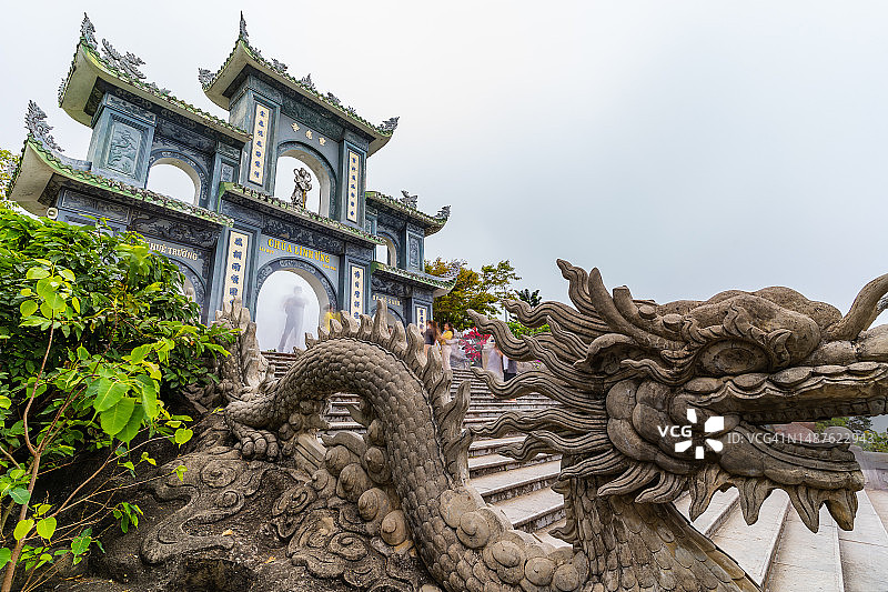 岘港灵应寺：世界各地游客的信仰中心图片素材