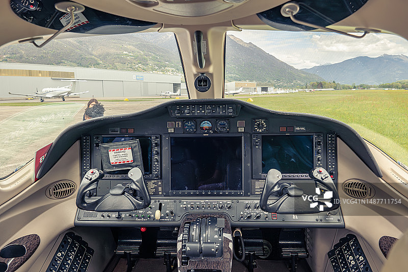 私人飞机驾驶舱图片素材