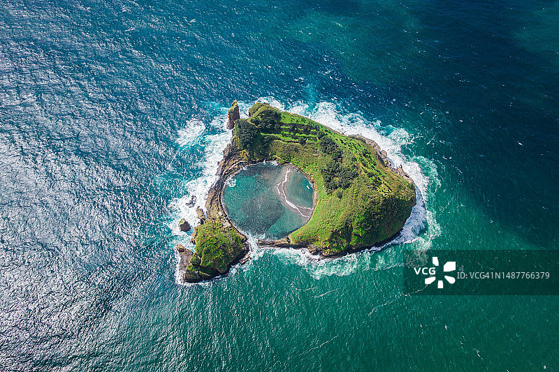 葡萄牙亚速尔群岛火山岛鸟瞰图图片素材