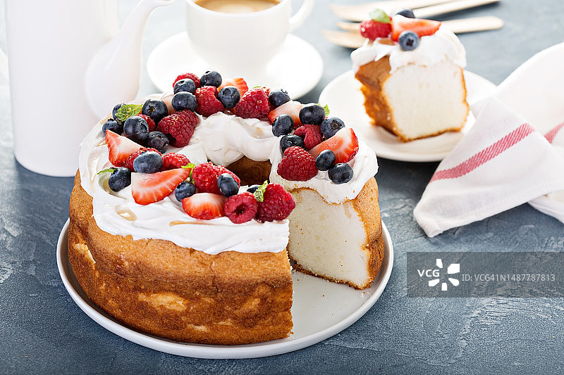 美国鲜奶油浆果天使蛋糕图片素材