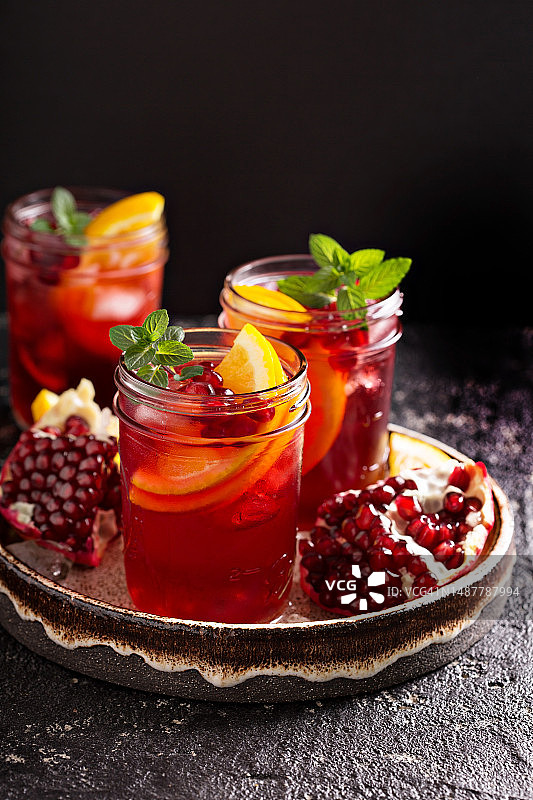 餐桌上的饮品特写图片素材