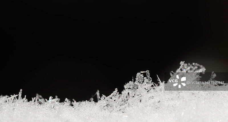罗马尼亚冰冻的雪花特写图片素材