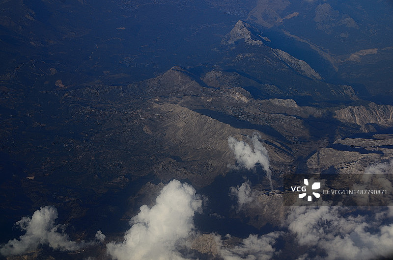 罗马尼亚天空中的云朵高角度景观图片素材