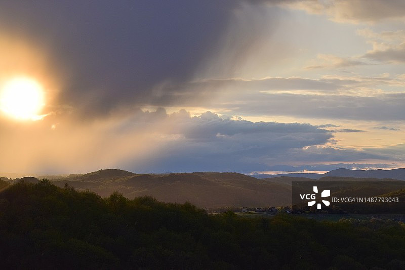 风暴中的太阳，莱科明县，宾夕法尼亚州，美国图片素材