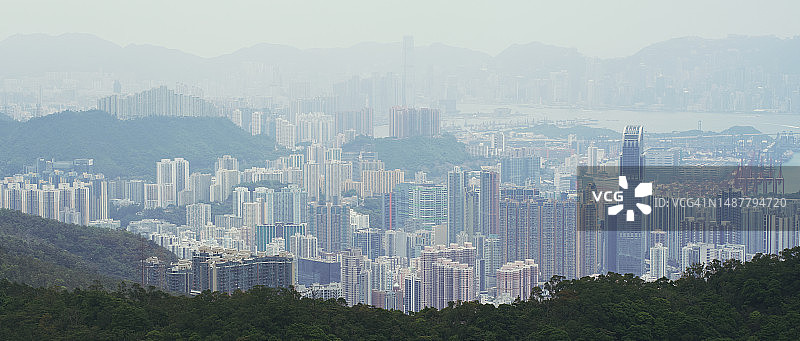 香港新界石龙拱凉亭附近向南看的西部新界图片素材