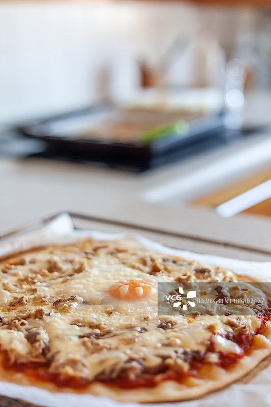 在家准备披萨图片素材