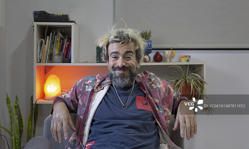 在家男人肖像图片素材