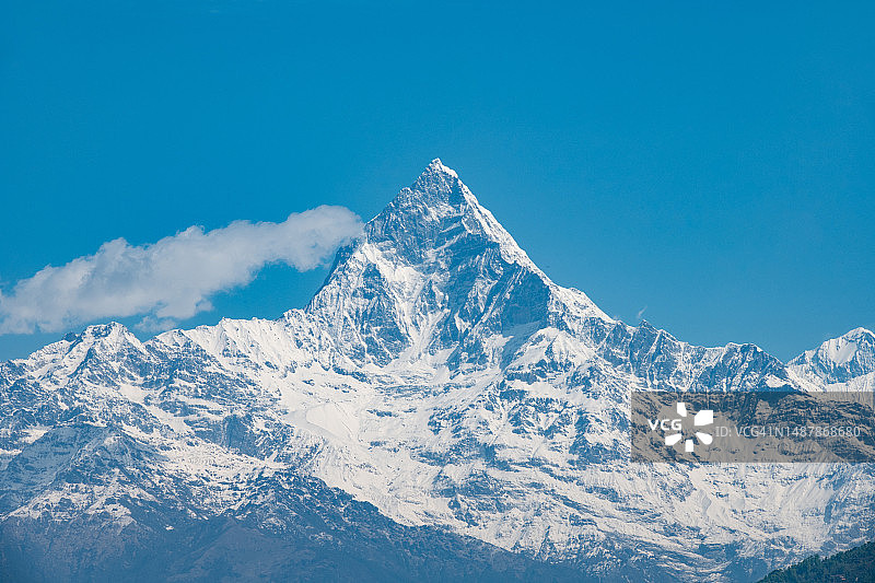 从尼泊尔丘陵地区第二大山谷博卡拉看到的鱼尾峰图片素材