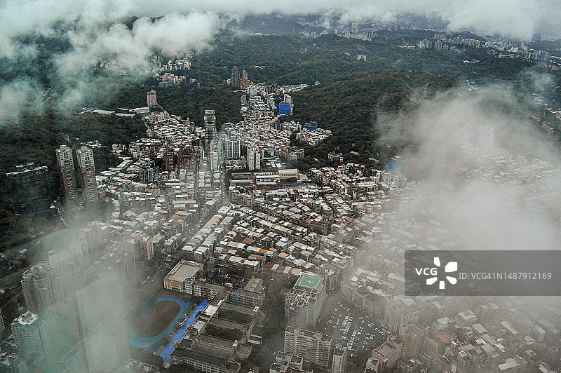 雨中台北摩天大楼航拍图片素材