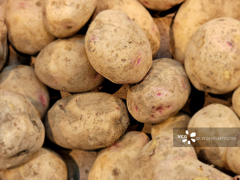 用于煎炸或烘烤的西班牙土豆盒图片素材