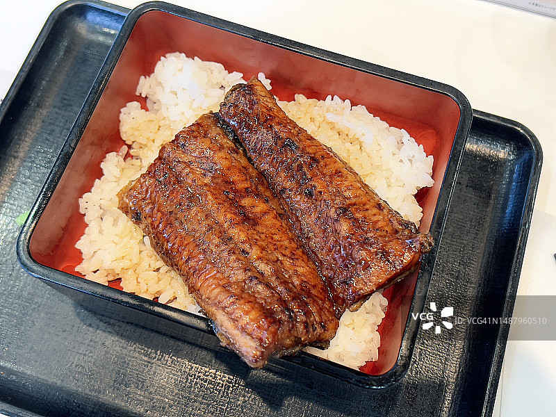鳗鱼饭特写图片素材