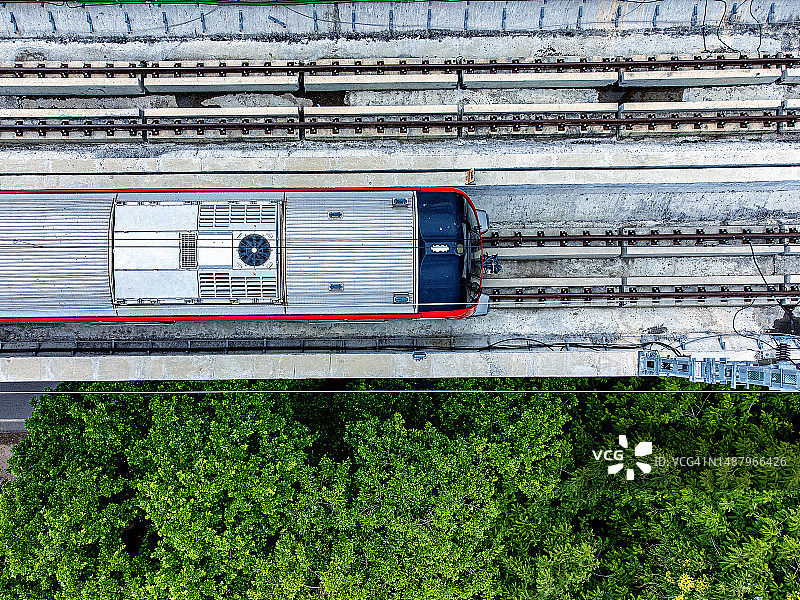北方邦勒克瑙的本地出行地铁列车图片素材