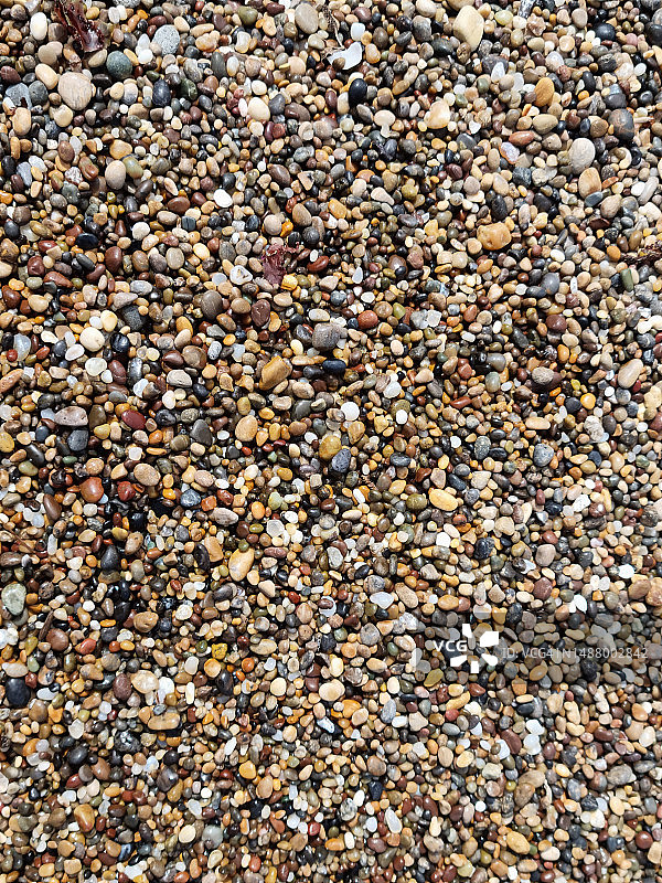 加利福尼亚州豆ollow州立海滩的彩色鹅卵石图片素材