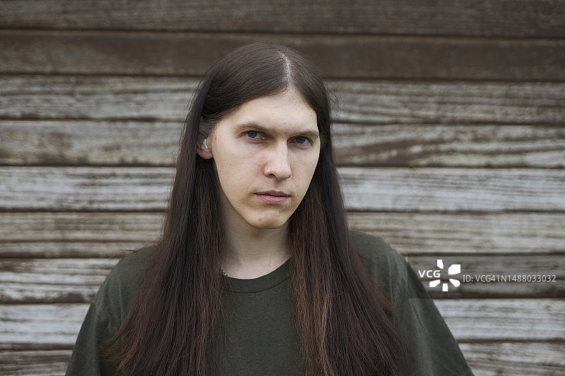 户外年轻俄罗斯男子肖像图片素材