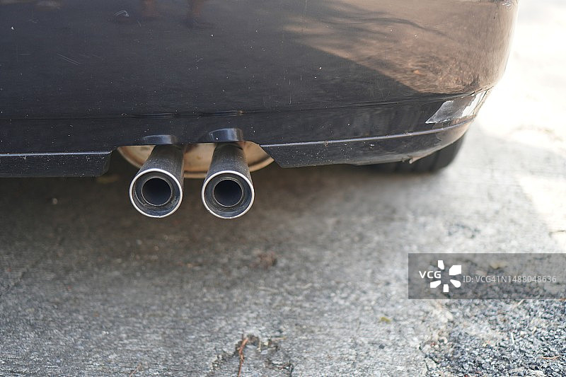 汽车保险杠、排气管和涡轮增压器图片素材