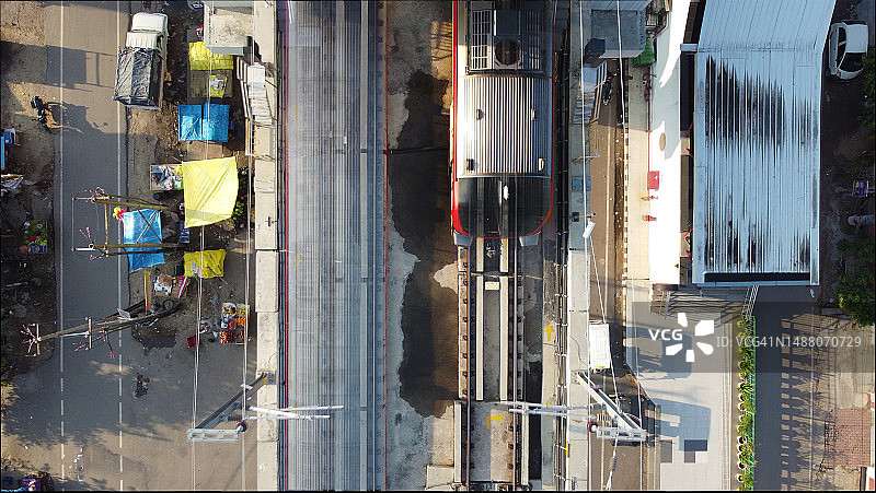北方邦勒克瑙当地交通的快速地铁列车图片素材