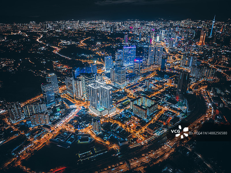 吉隆坡十字路口城市夜景无人机视角图片素材