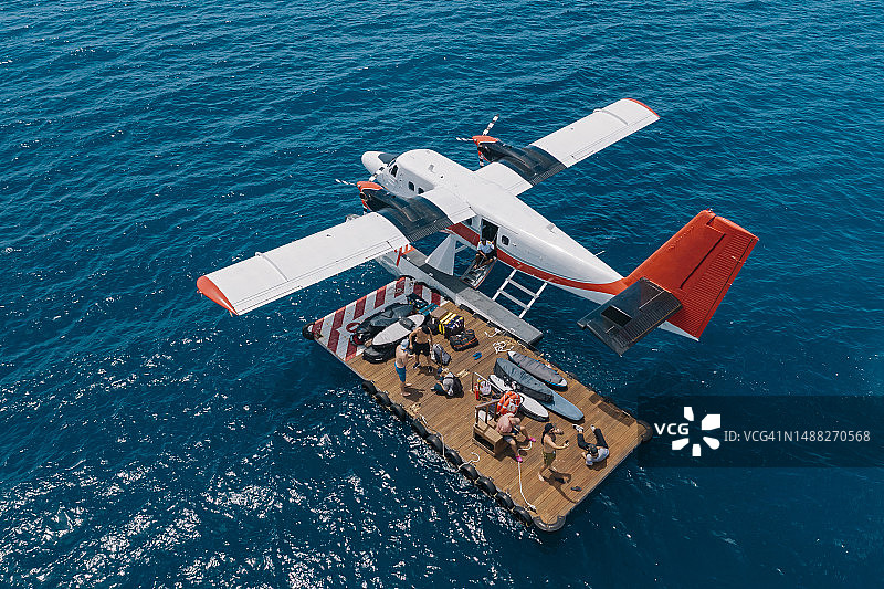 马尔代夫水上飞机航拍图片素材