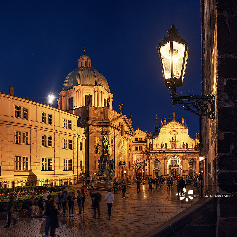 布拉格城镇广场和圣方济各教堂图片素材