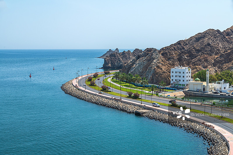 阿曼马斯喀特穆特拉滨海大道高角度视图图片素材