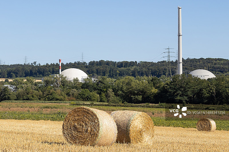 带有核电站的麦秸捆图片素材