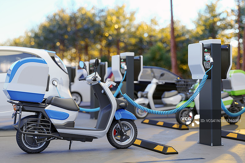 清洁能源概念：停车场内电动摩托车充电特写图片素材
