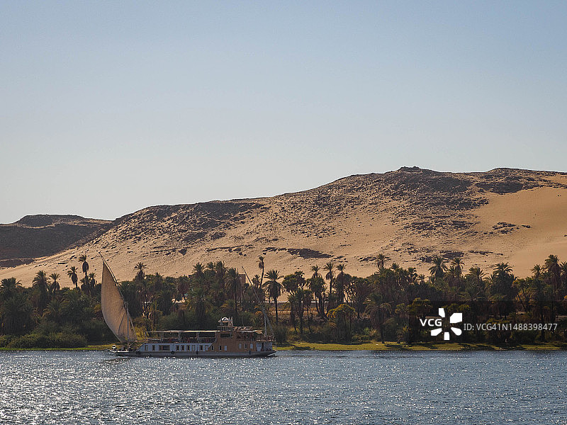 尼罗河上的船只图片素材