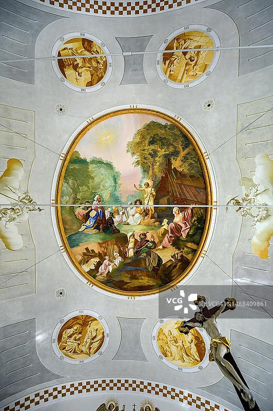 圣约翰教堂的天花板壁画，位于德国巴伐利亚阿尔高地区的莫斯巴赫图片素材