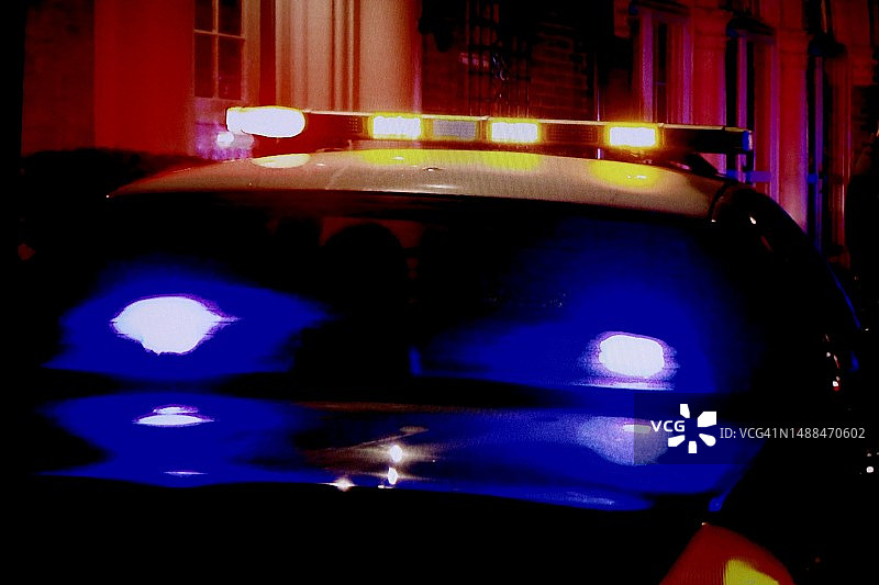 夜间警察交通拦截图片素材