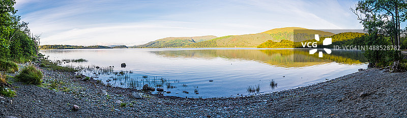 苏格兰高地罗蒙湖畔日出全景图片素材
