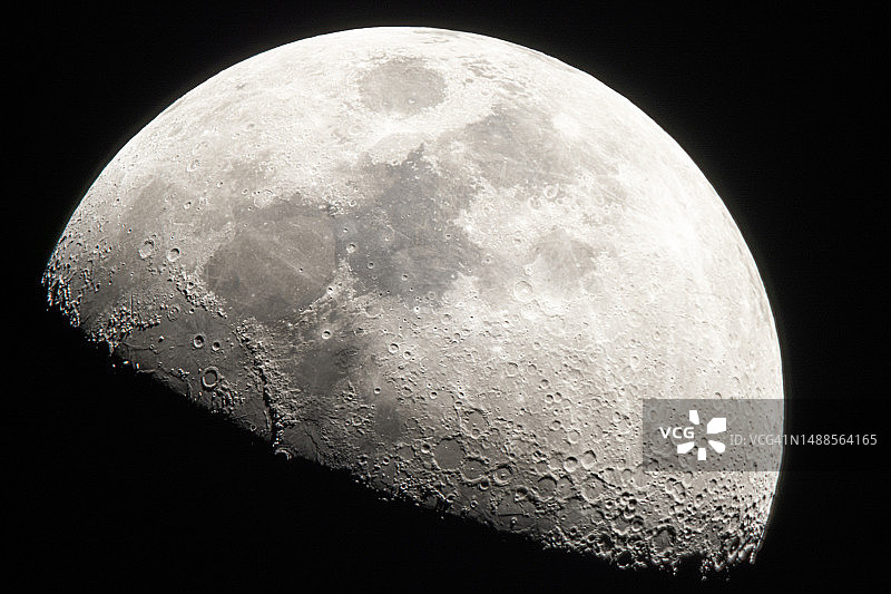 北半球视角的月亮特写图片素材