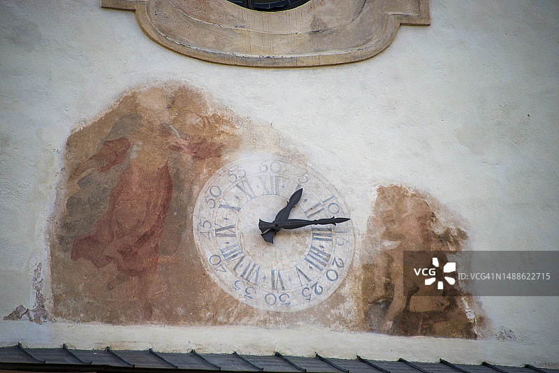 圣菲利普和詹姆斯天主教堂，外墙上的时钟图片素材