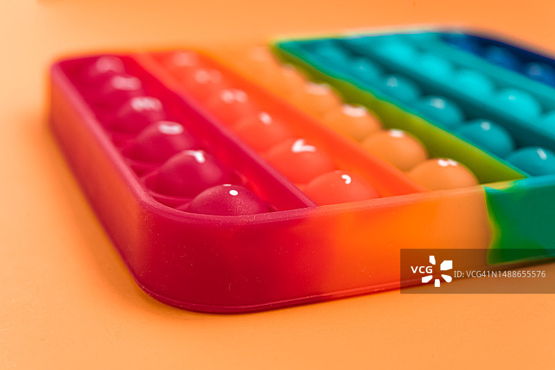 彩虹色指尖泡泡玩具，抗压益智图片素材